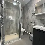 Serene Countryside Escape With Parking * Бристоль