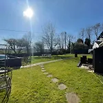 דירה Serene Countryside Escape With Parking