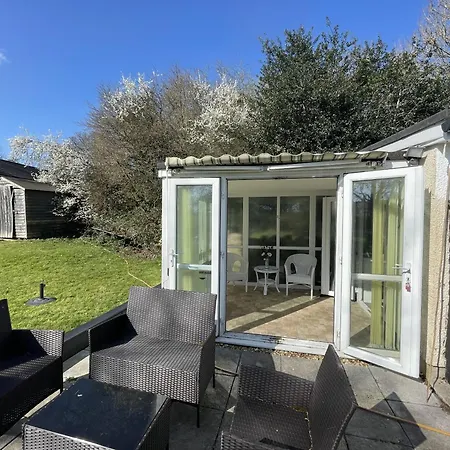 Apartamento Serene Countryside Escape With Parking