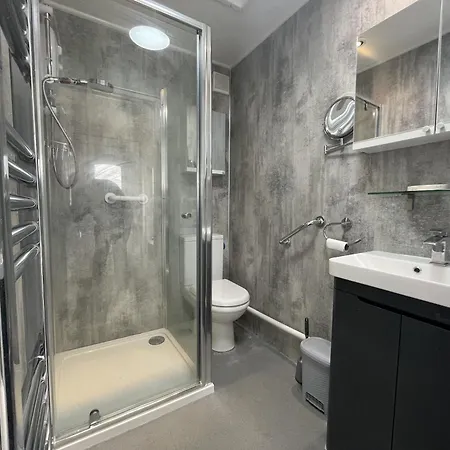 Serene Countryside Escape With Parking * Bristol