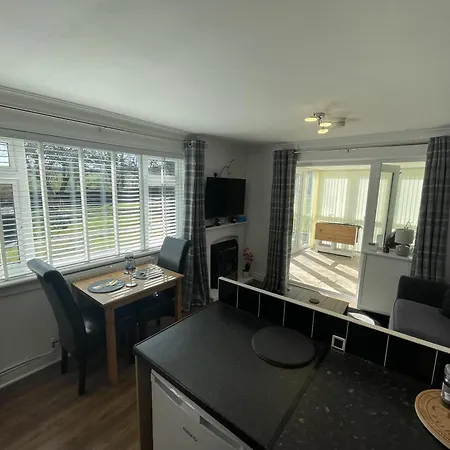 Serene Countryside Escape With Parking Apartment