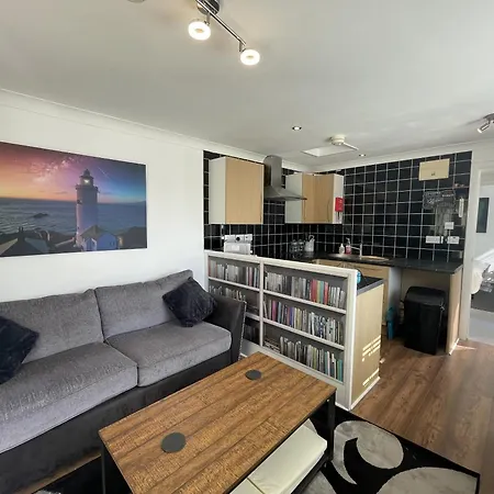 Serene Countryside Escape With Parking