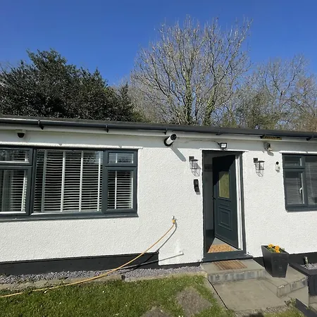 Apartment Serene Countryside Escape With Parking Bristol