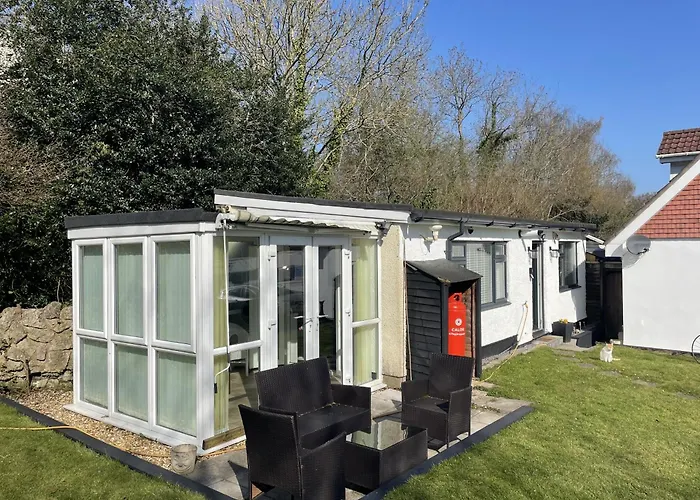 Serene Countryside Escape With Parking Apartment *