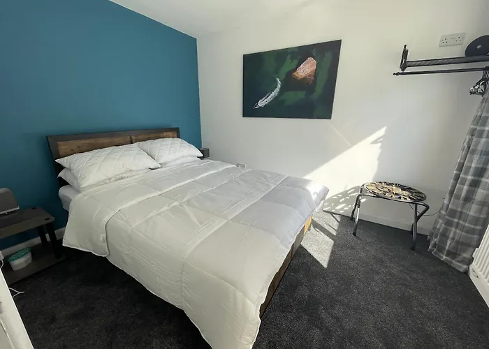 Serene Countryside Escape With Parking *