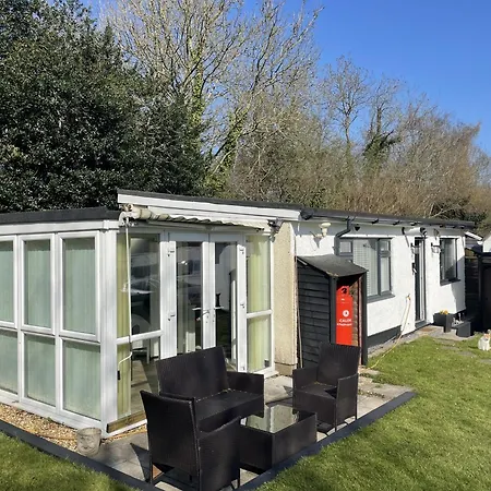 Serene Countryside Escape With Parking Apartman *