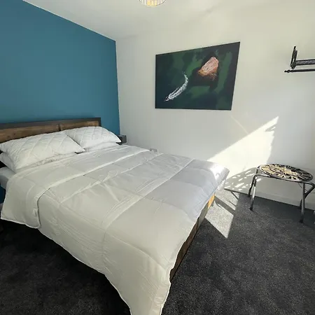 Serene Countryside Escape With Parking *