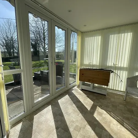 Serene Countryside Escape With Parking Bristol