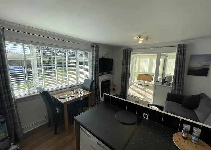 Serene Countryside Escape With Parking Apartman