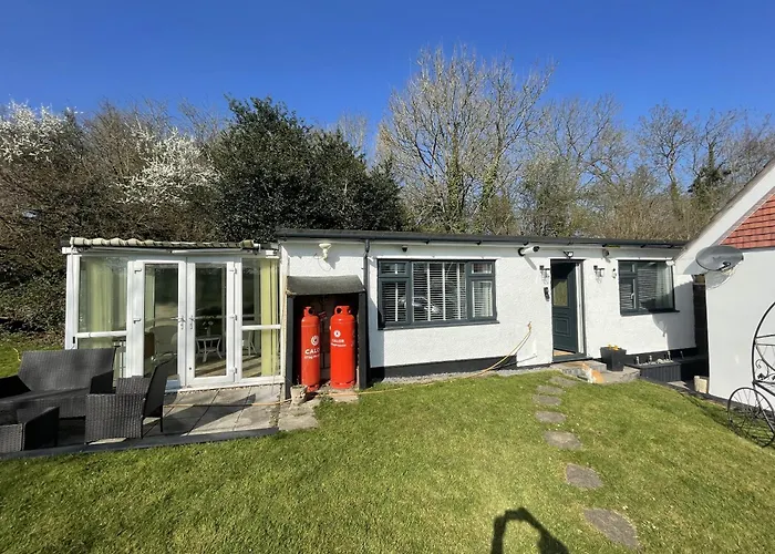 Serene Countryside Escape With Parking Apartman Bristol