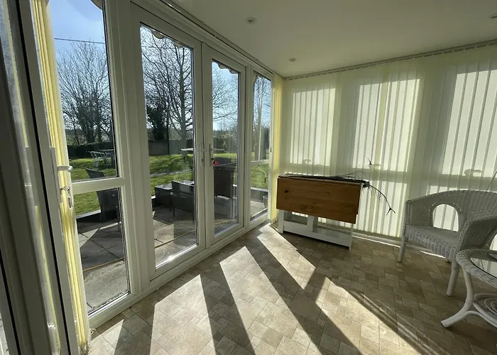 Serene Countryside Escape With Parking Bristol