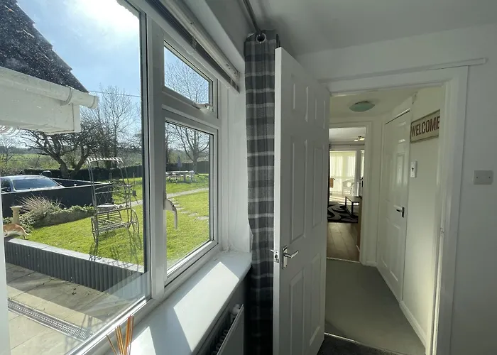 Serene Countryside Escape With Parking